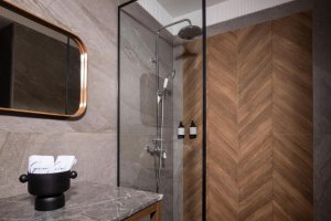 Master Suite 2