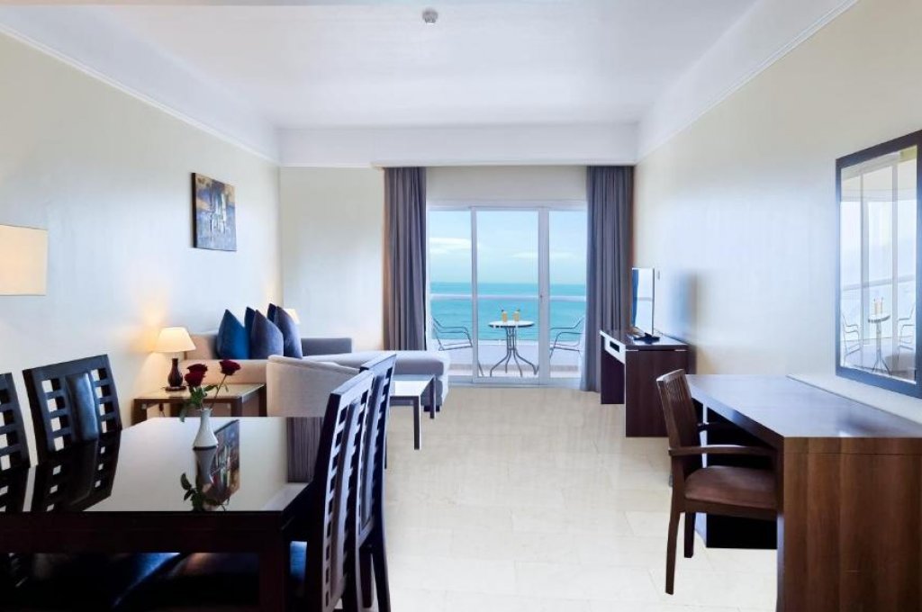 One-Bedroom Executive King Suite with Sea View - Non-Smoking