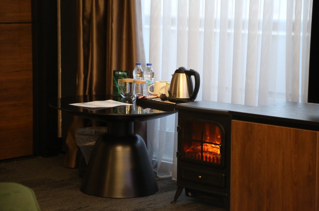 Deluxe King Suite