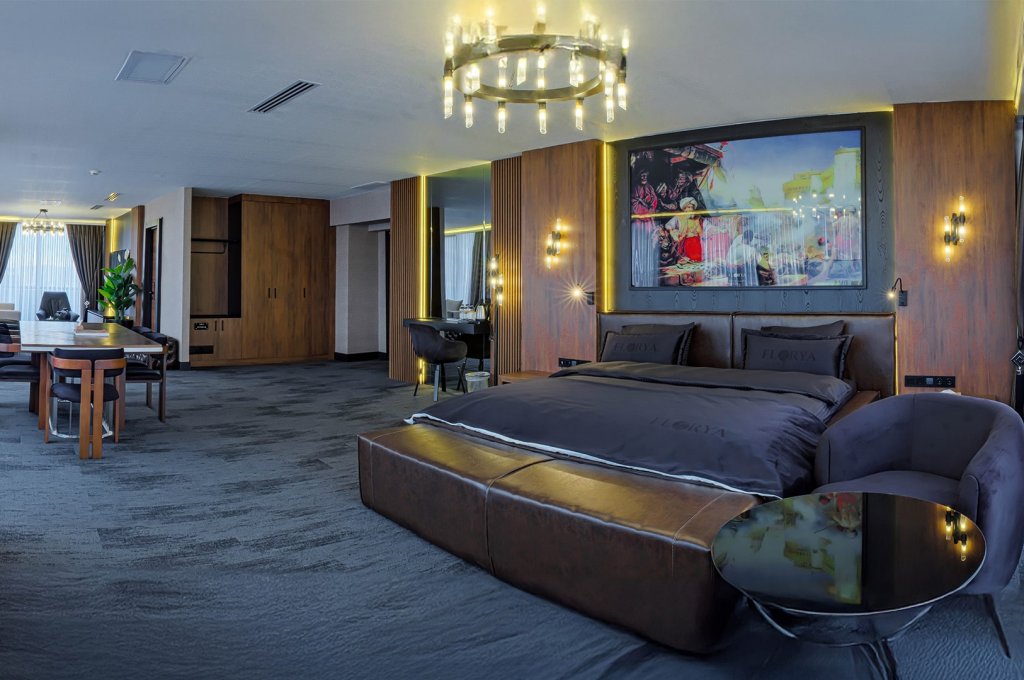 Deluxe King Suite