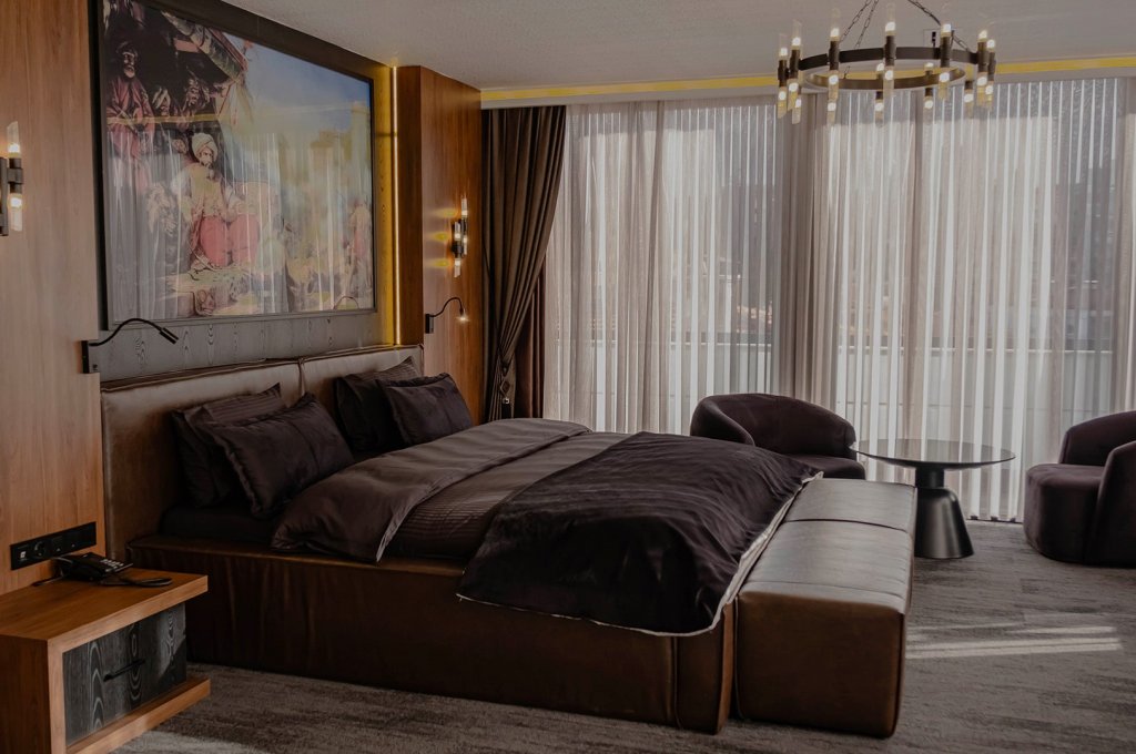 Deluxe King Suite