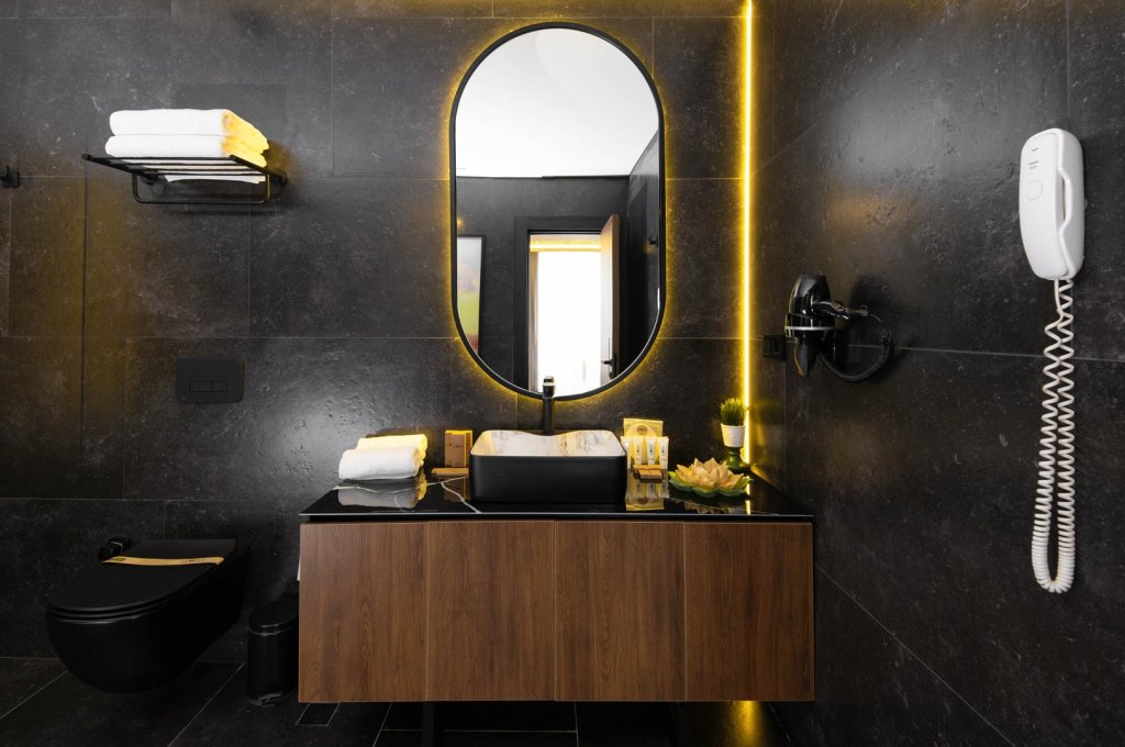 Deluxe King Suite