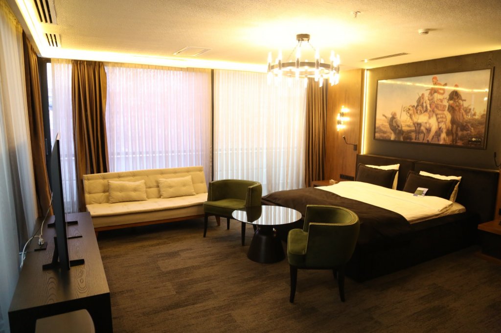 Deluxe King Suite