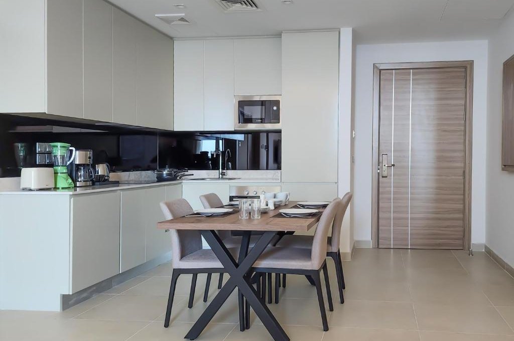 Джуниър суит