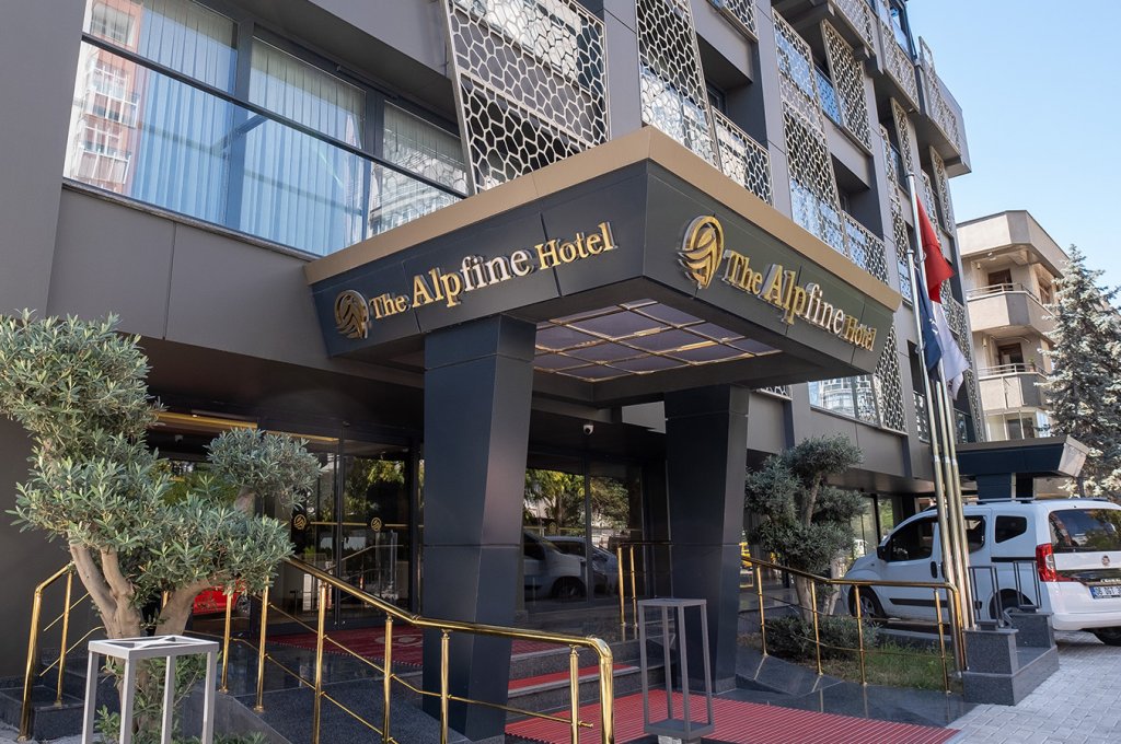 EXPERIENCE THE DIFFERENCE WITH US PERFECT LOCATION