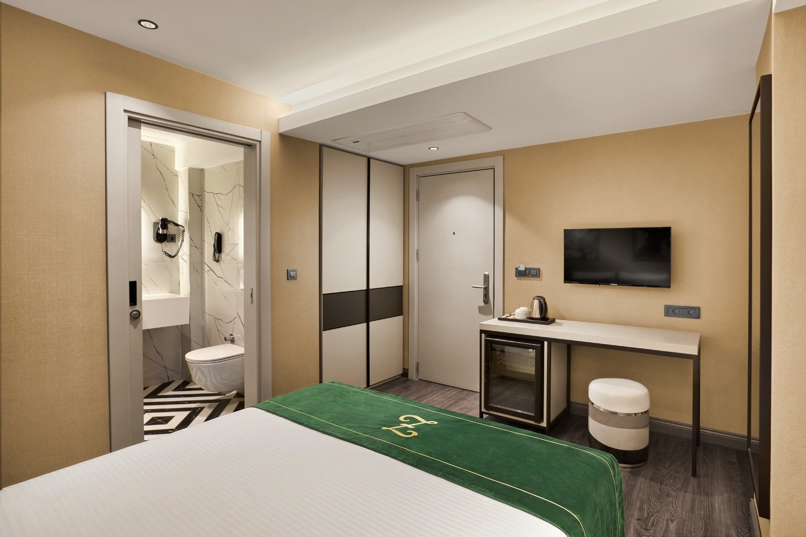 The New Hotel Zeybek
