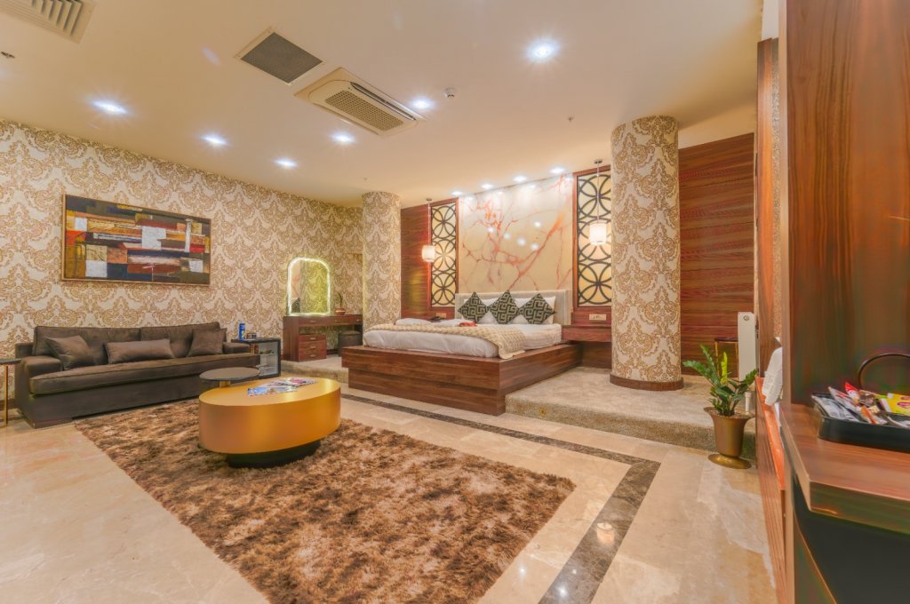 PRESIDENTIAL SUITE