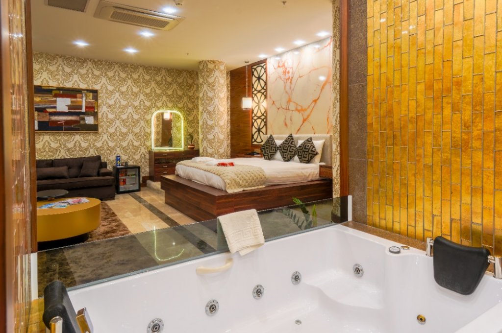 PRESIDENTIAL SUITE