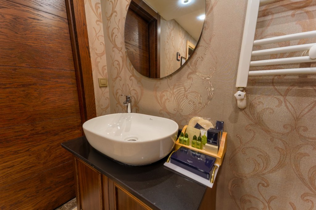 PRESIDENTIAL SUITE