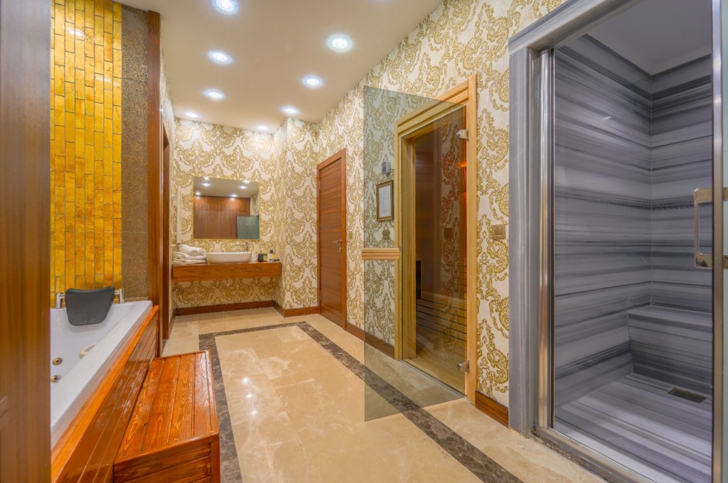 PRESIDENTIAL SUITE