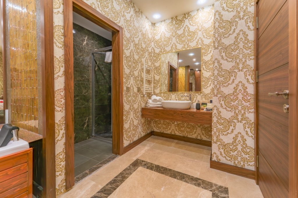 PRESIDENTIAL SUITE