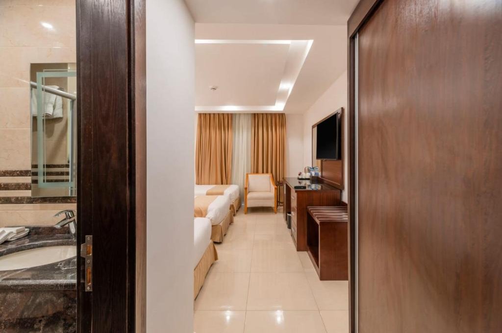 Deluxe Double or Twin Room with Mountain View