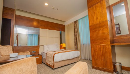 DELUXE ROOM