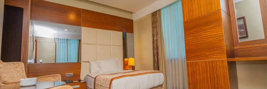 DELUXE ROOM