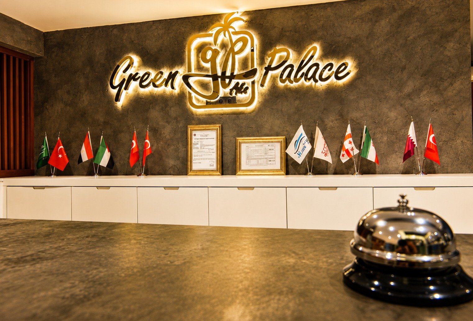 Green Palace Suite Hotel